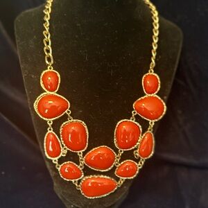 🌷🌷Coral on Goldtone Statement Necklace 🌷🌷